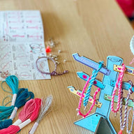 ערכה להכנת צמידים ומעמד