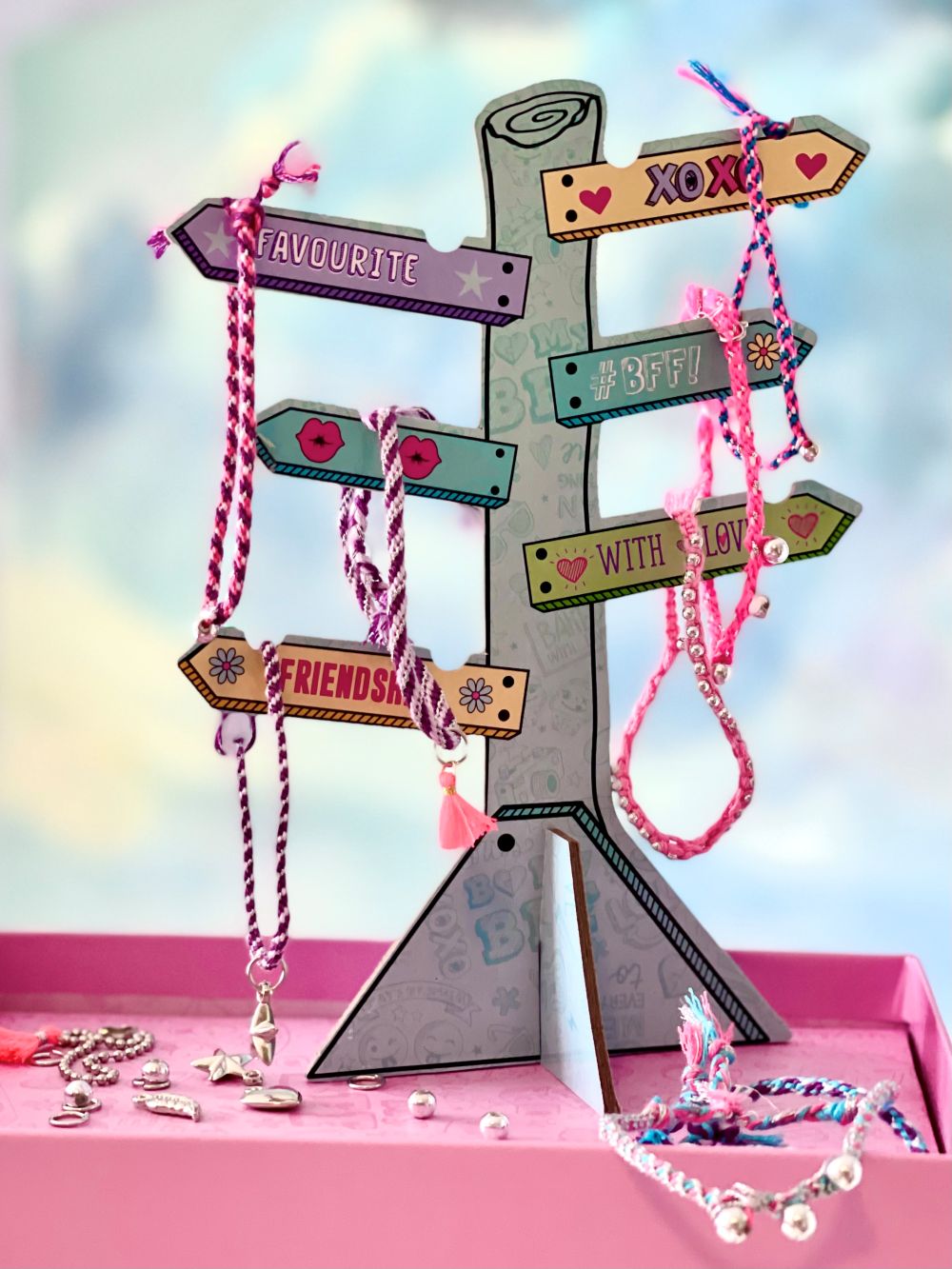 ערכה להכנת צמידים ומעמד