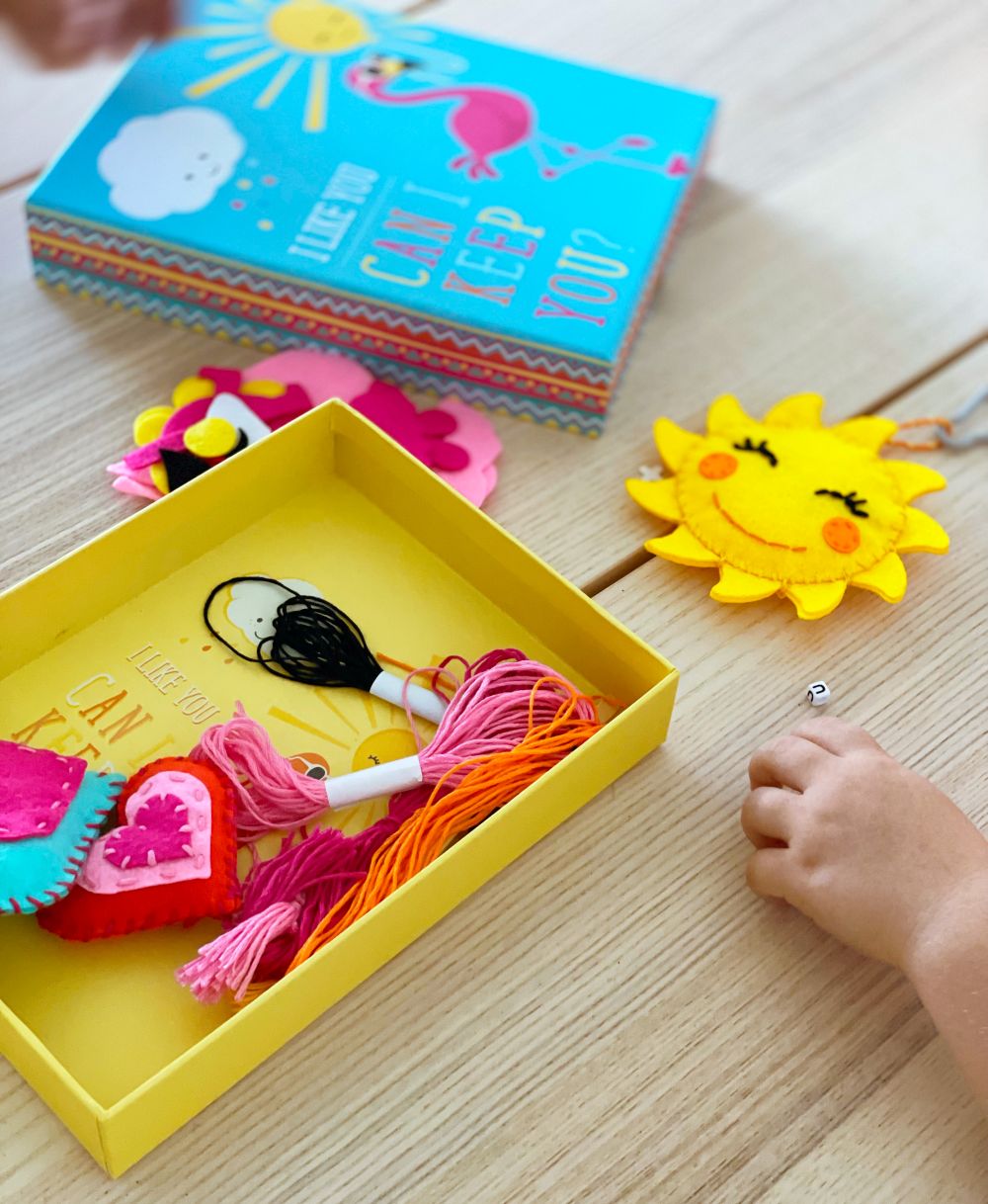 ערכה לתפירת קישוטים לתיק